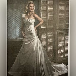 Maggie Sottero Wedding Dress (Savannah)